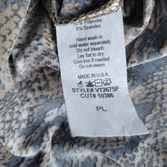 Uptown Vibe snake skin flowy top size petite large - Picture 2 of 10